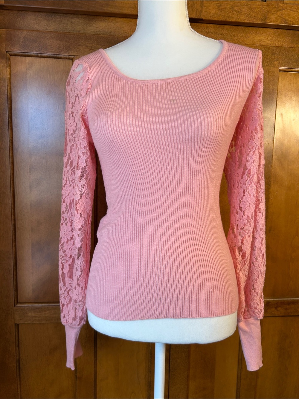 BiBi Women's Lace Long Sleeve Ribbed Soft Pink Pullover Top. Sz M
